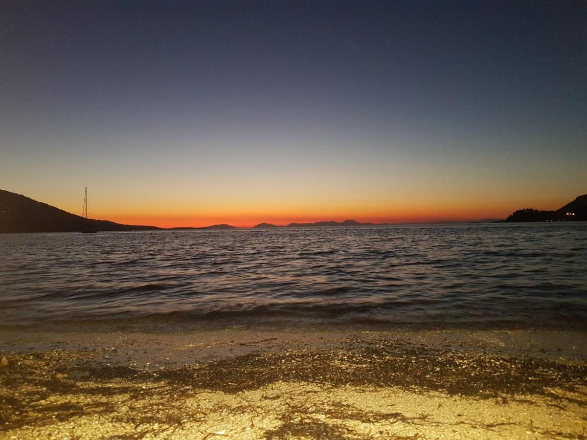 אפרטהוטל פלטאריה Sunset מראה חיצוני תמונה